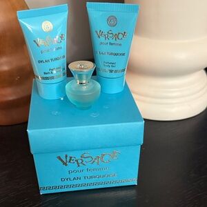 Versace Dylan Turquoise Set in Vibrant Blue Mini dabber Body gel Bath Shower Gel